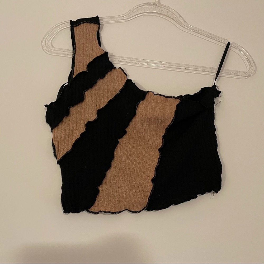 One Shoulder Lettuce Trim Top